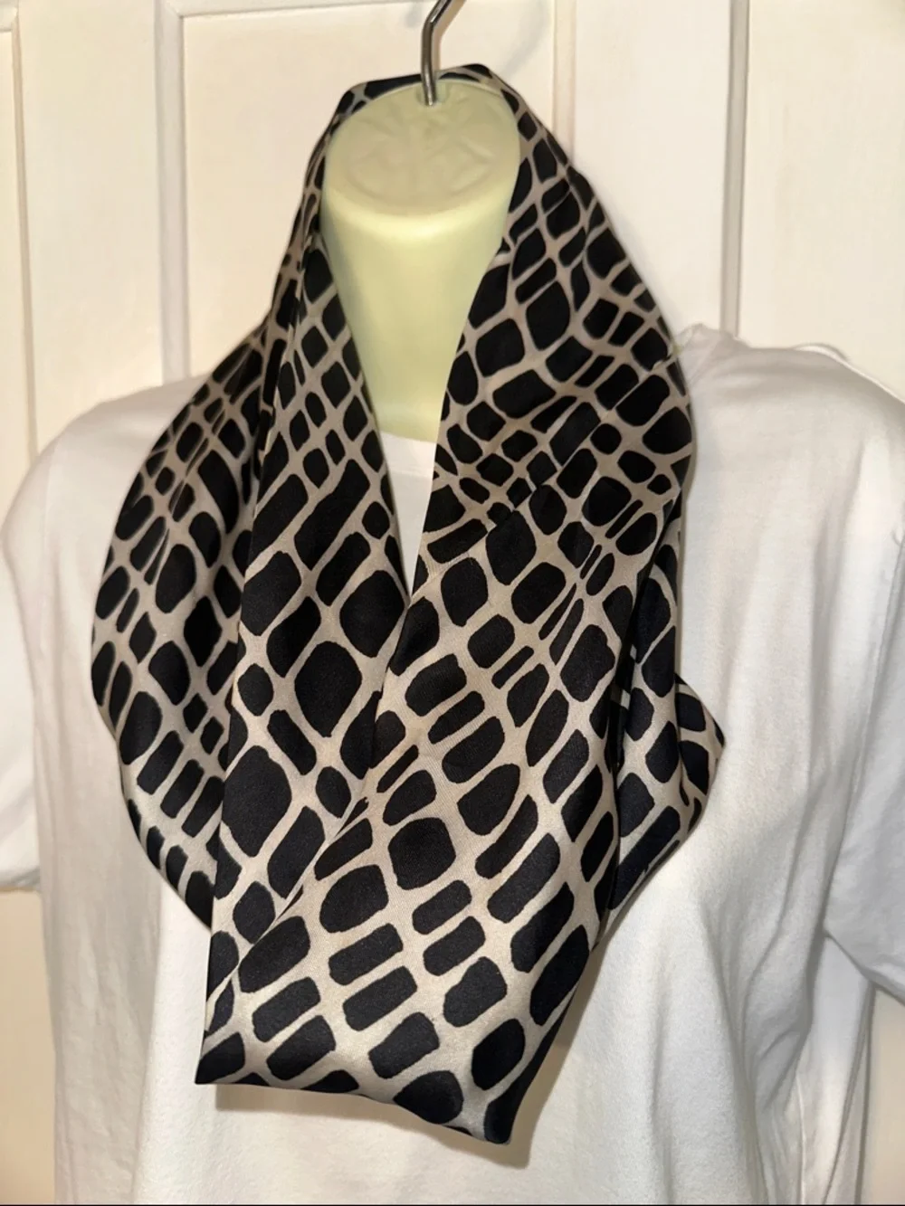 Vtg  Scarves by Vera Black & Tan Abstract Graphic Print Silk‎ Infinity Scarf